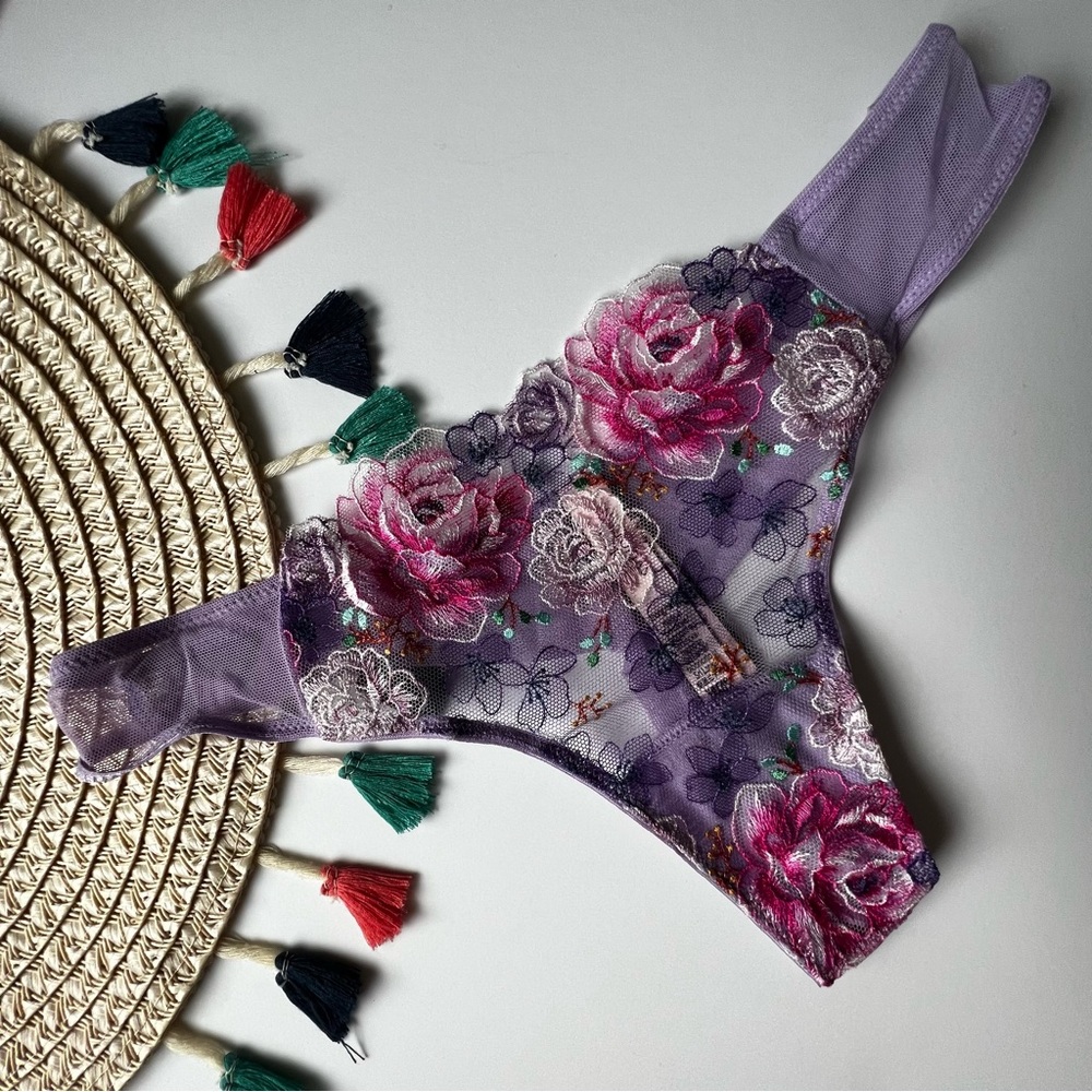 Victoria's Secret Dream Angels Floral Embroidery Thong Panty Electric Blooms S